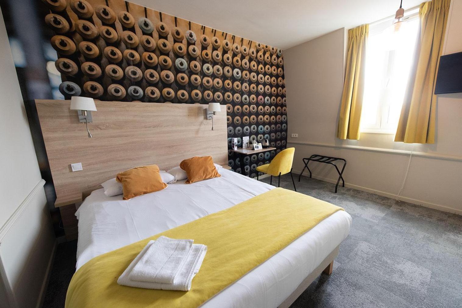 Logis - Hostellerie & Restaurant Du Marche Le Cateau-Cambresis Ngoại thất bức ảnh