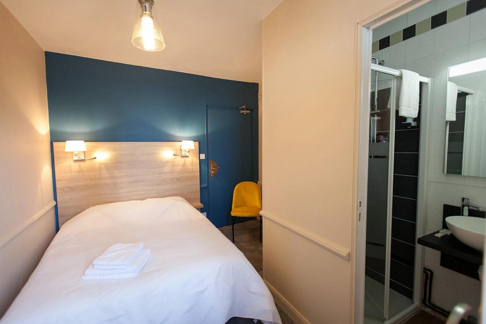Logis - Hostellerie & Restaurant Du Marche Le Cateau-Cambresis Ngoại thất bức ảnh